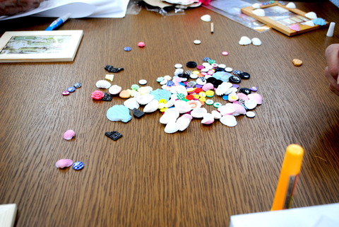 ボタンでおしゃれに飾り付け！楽しくボタンアート【クラフト講座】