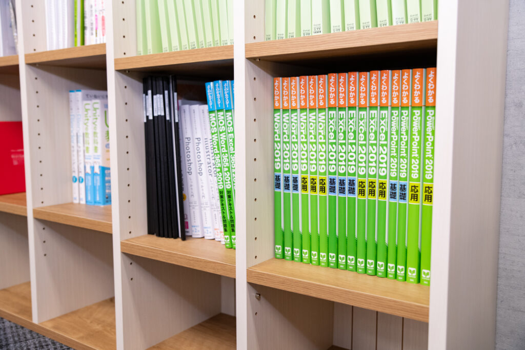 就労移行支援事業所リンクス川越西口の本棚2