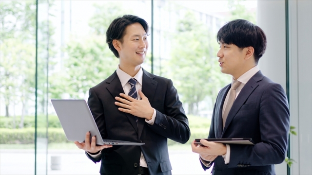 提案に安心する男性